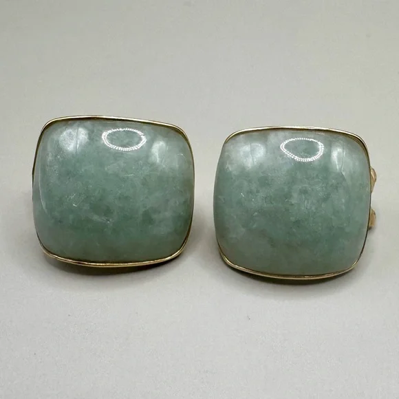 Vintage 14k Yellow Gold Green Jade Omega Back Earrings - Picture 2 of 5